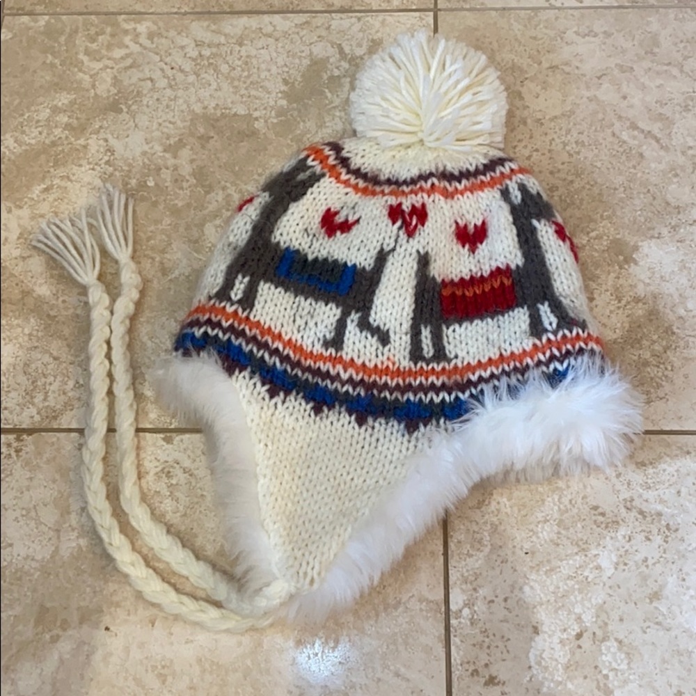 Dakine Llama pom pom Beanie NWOT